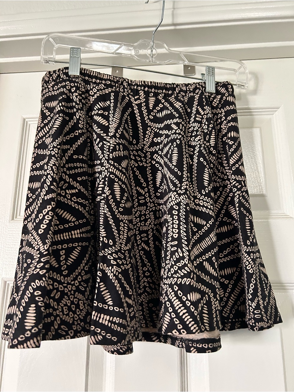 Forever 21 Black and Cream Patterned Mini Skirt